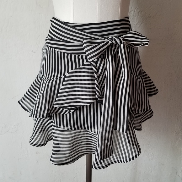 Topshop Dresses & Skirts - Topshop high waisted black and white skirt